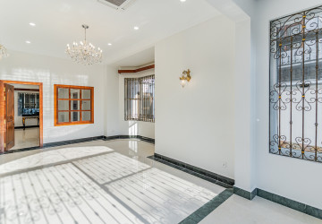 3 Bedroom Villa For Rent - Bassac Garden, Tonle Bassac, Phnom Penh thumbnail