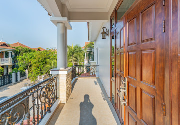 3 Bedroom Villa For Rent - Bassac Garden, Tonle Bassac, Phnom Penh thumbnail