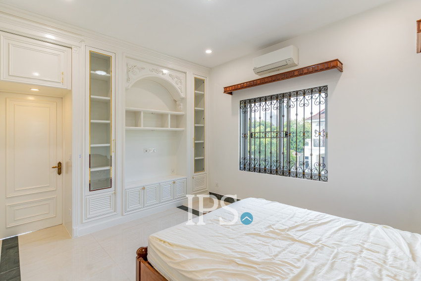 វីឡា 3 បន្ទប់គេង សម្រាប់ជួល - សួនបាសាក់ ទន្លេបាសាក់ ភ្នំពេញ