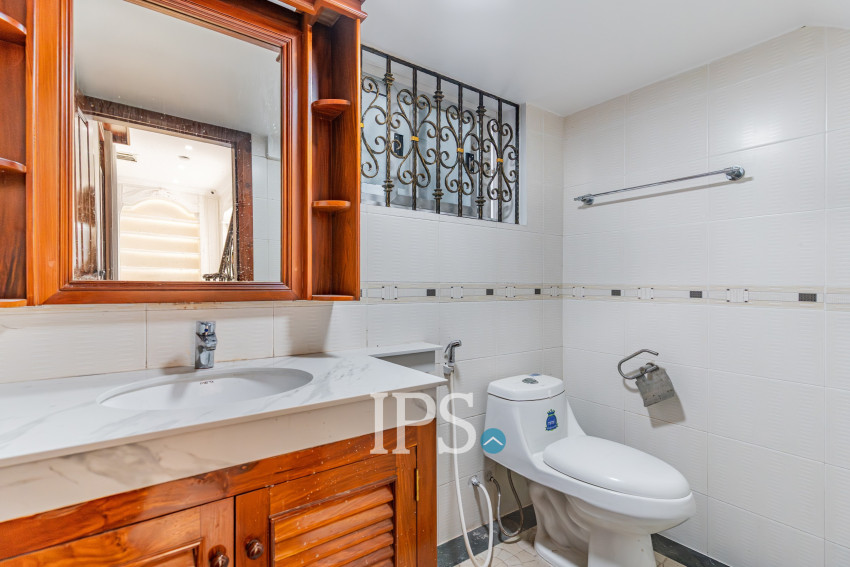 វីឡា 3 បន្ទប់គេង សម្រាប់ជួល - សួនបាសាក់ ទន្លេបាសាក់ ភ្នំពេញ