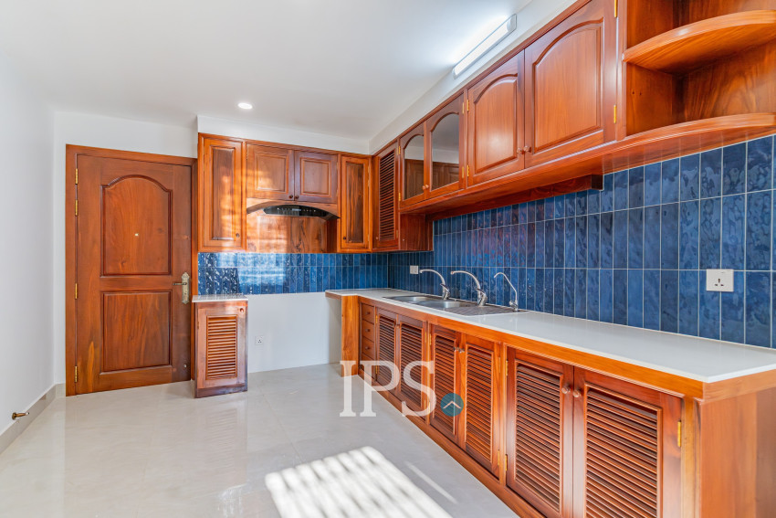 វីឡា 3 បន្ទប់គេង សម្រាប់ជួល - សួនបាសាក់ ទន្លេបាសាក់ ភ្នំពេញ