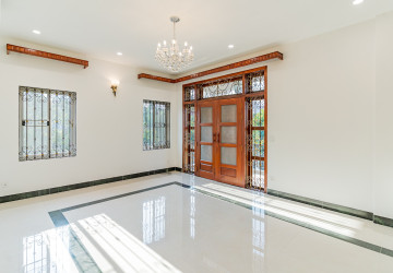 3 Bedroom Villa For Rent - Bassac Garden, Tonle Bassac, Phnom Penh thumbnail