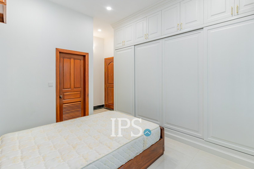 វីឡា 3 បន្ទប់គេង សម្រាប់ជួល - សួនបាសាក់ ទន្លេបាសាក់ ភ្នំពេញ