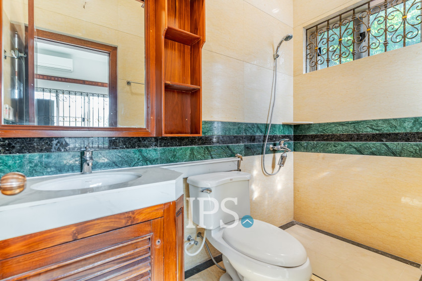 វីឡា 3 បន្ទប់គេង សម្រាប់ជួល - សួនបាសាក់ ទន្លេបាសាក់ ភ្នំពេញ