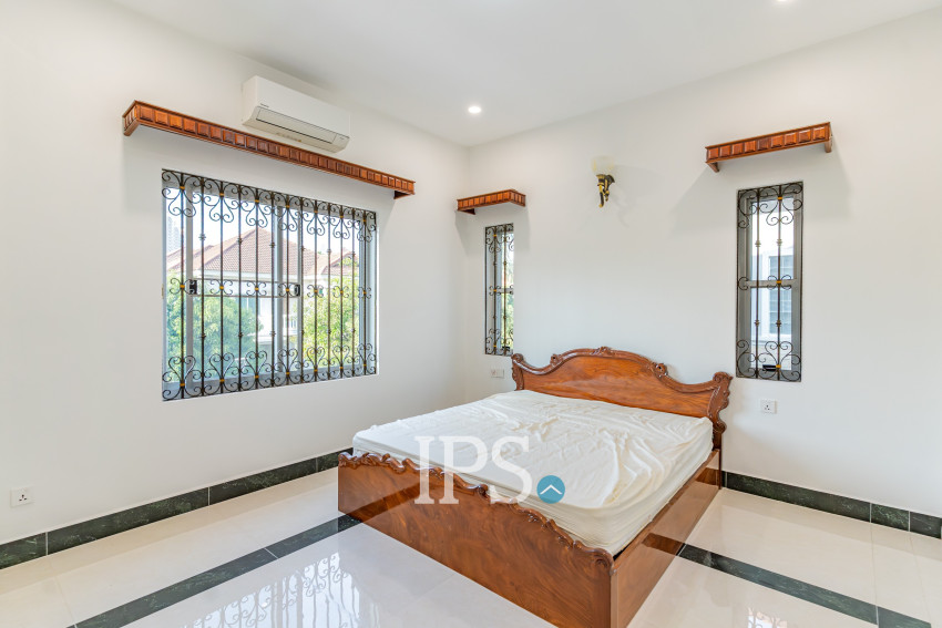 វីឡា 3 បន្ទប់គេង សម្រាប់ជួល - សួនបាសាក់ ទន្លេបាសាក់ ភ្នំពេញ