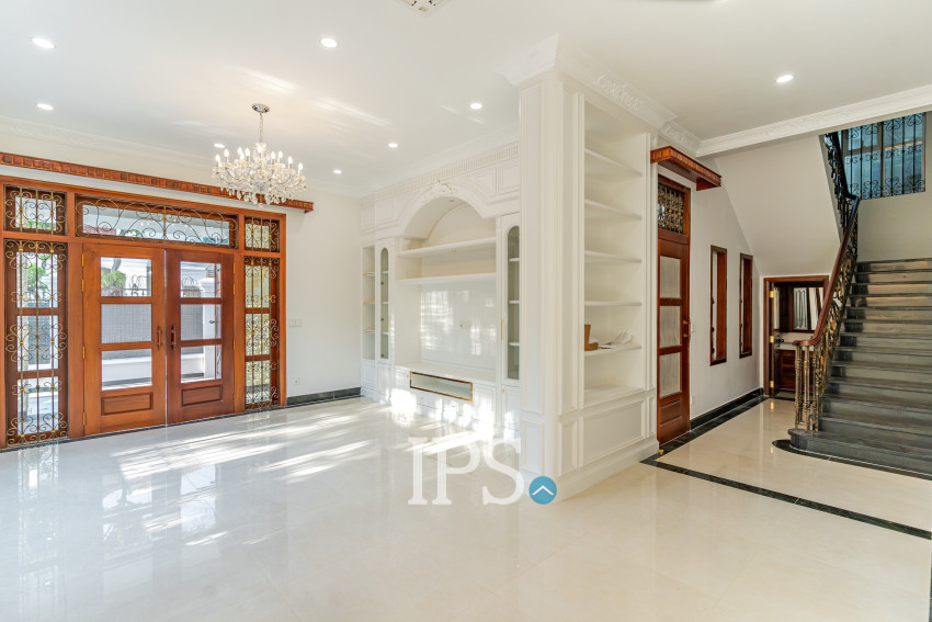 វីឡា 3 បន្ទប់គេង សម្រាប់ជួល - សួនបាសាក់ ទន្លេបាសាក់ ភ្នំពេញ