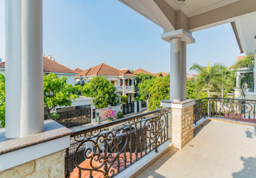 3 Bedroom Villa For Rent - Bassac Garden, Tonle Bassac, Phnom Penh thumbnail