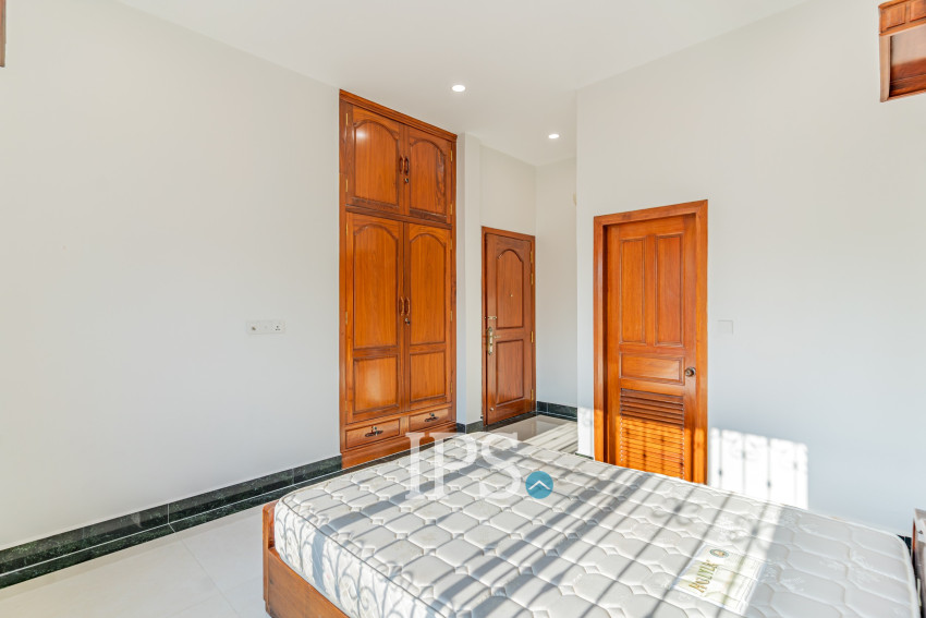 វីឡា 3 បន្ទប់គេង សម្រាប់ជួល - សួនបាសាក់ ទន្លេបាសាក់ ភ្នំពេញ