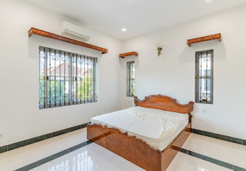 3 Bedroom Villa For Rent - Bassac Garden, Tonle Bassac, Phnom Penh thumbnail