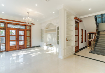 3 Bedroom Villa For Rent - Bassac Garden, Tonle Bassac, Phnom Penh thumbnail