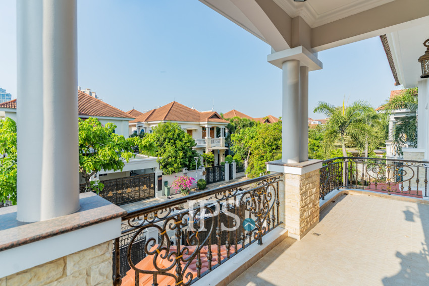 វីឡា 3 បន្ទប់គេង សម្រាប់ជួល - សួនបាសាក់ ទន្លេបាសាក់ ភ្នំពេញ