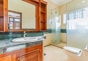 3 Bedroom Villa For Rent - Bassac Garden, Tonle Bassac, Phnom Penh thumbnail