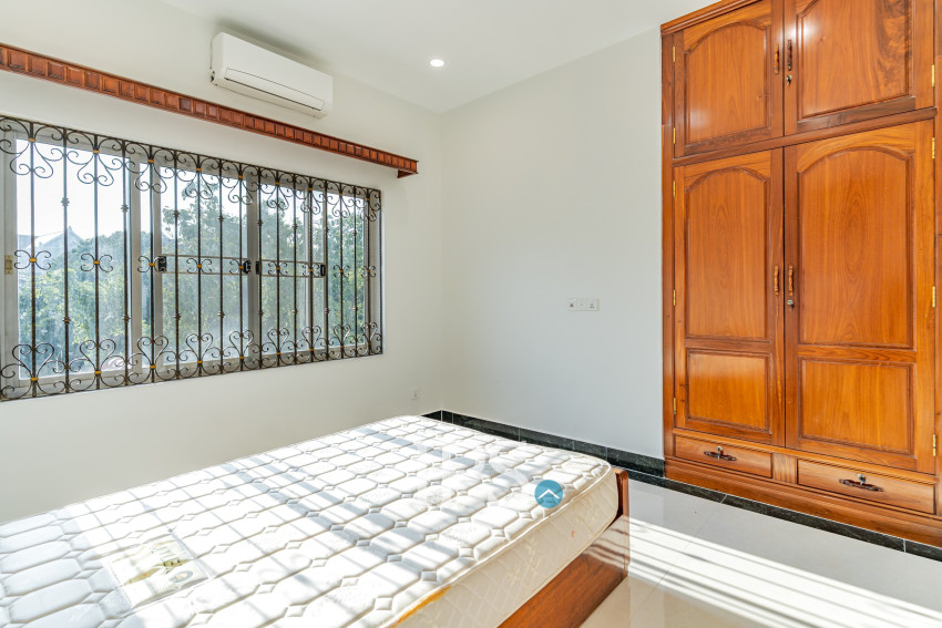 វីឡា 3 បន្ទប់គេង សម្រាប់ជួល - សួនបាសាក់ ទន្លេបាសាក់ ភ្នំពេញ