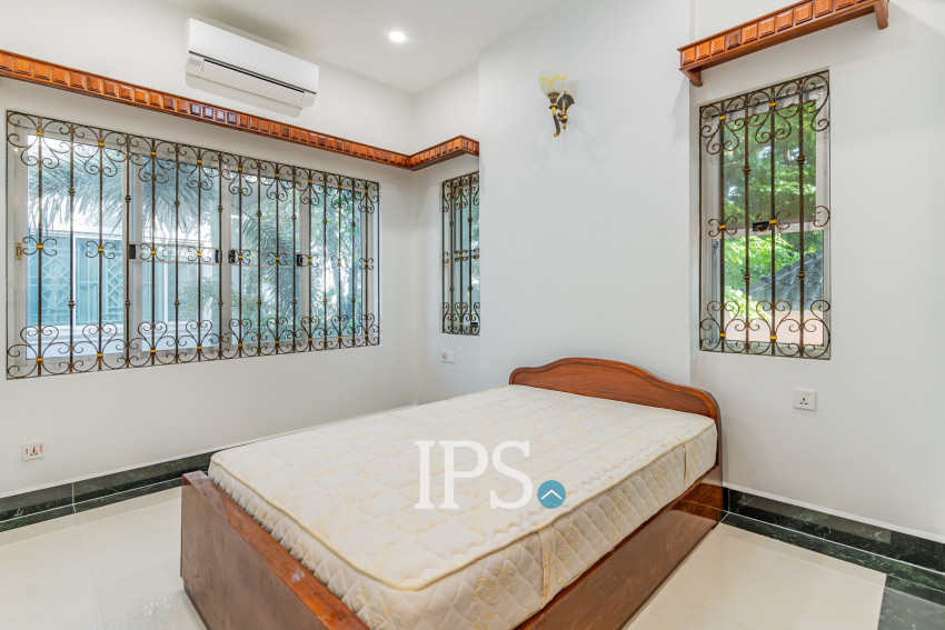 វីឡា 3 បន្ទប់គេង សម្រាប់ជួល - សួនបាសាក់ ទន្លេបាសាក់ ភ្នំពេញ