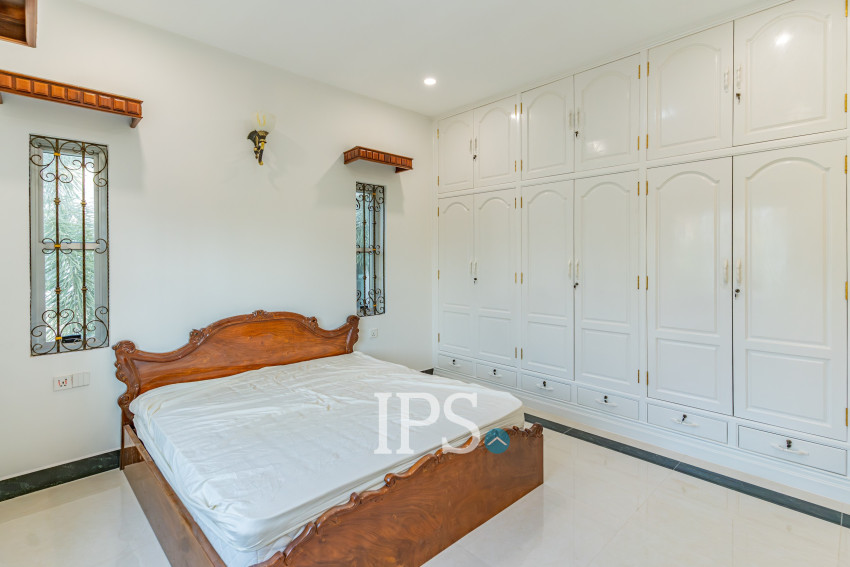 វីឡា 3 បន្ទប់គេង សម្រាប់ជួល - សួនបាសាក់ ទន្លេបាសាក់ ភ្នំពេញ