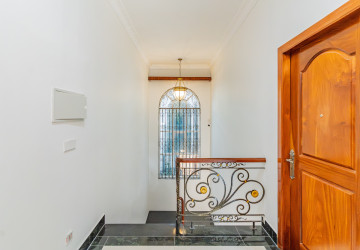 3 Bedroom Villa For Rent - Bassac Garden, Tonle Bassac, Phnom Penh thumbnail