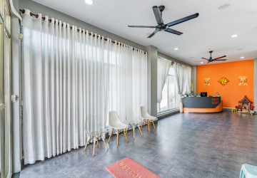 130 Sqm Retail Space For Rent - Chak Angrae Kraom, Phnom Penh thumbnail