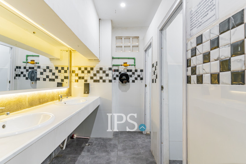 130 Sqm Retail Space For Rent - Chak Angrae Kraom, Phnom Penh