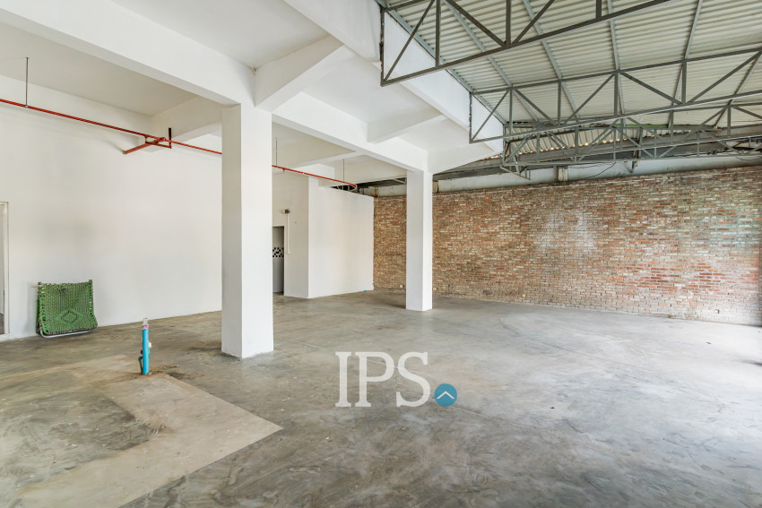 130 Sqm Retail Space For Rent - Chak Angrae Kraom, Phnom Penh
