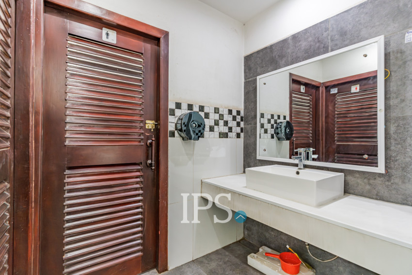 130 Sqm Retail Space For Rent - Chak Angrae Kraom, Phnom Penh