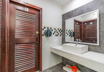 130 Sqm Retail Space For Rent - Chak Angrae Kraom, Phnom Penh thumbnail