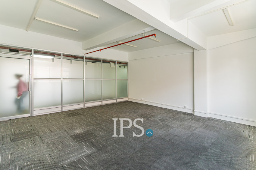 36 Sqm Retail Space For Rent - Chak Angrae Kraom, Phnom Penh