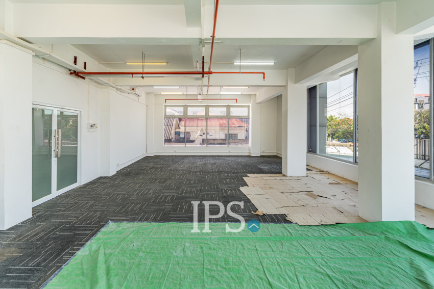 96 Sqm Retail Space For Rent - Chak Angrae Kraom, Phnom Penh