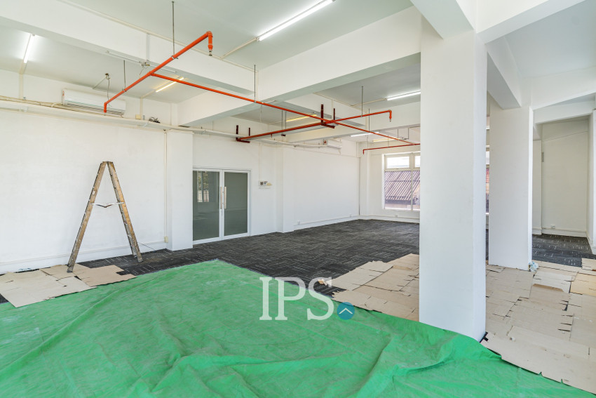 96 Sqm Retail Space For Rent - Chak Angrae Kraom, Phnom Penh
