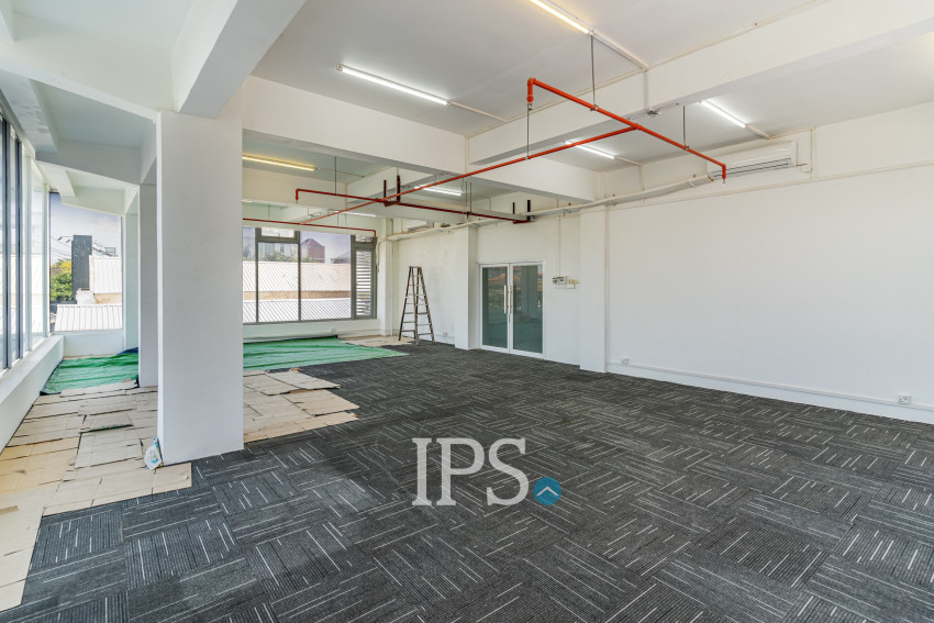 96 Sqm Retail Space For Rent - Chak Angrae Kraom, Phnom Penh