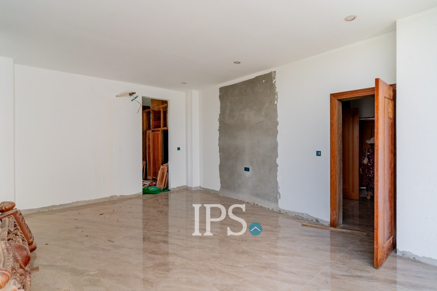 4 Bedroom Villa For Sale - Tonle Bassac, Phnom Penh