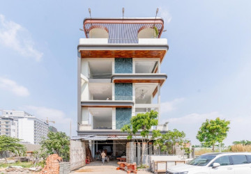 4 Bedroom Villa For Sale - Tonle Bassac, Phnom Penh thumbnail