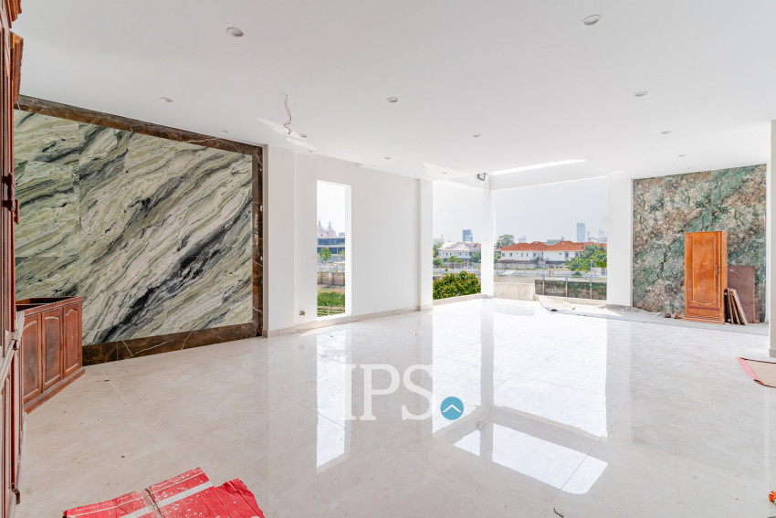 4 Bedroom Villa For Sale - Tonle Bassac, Phnom Penh