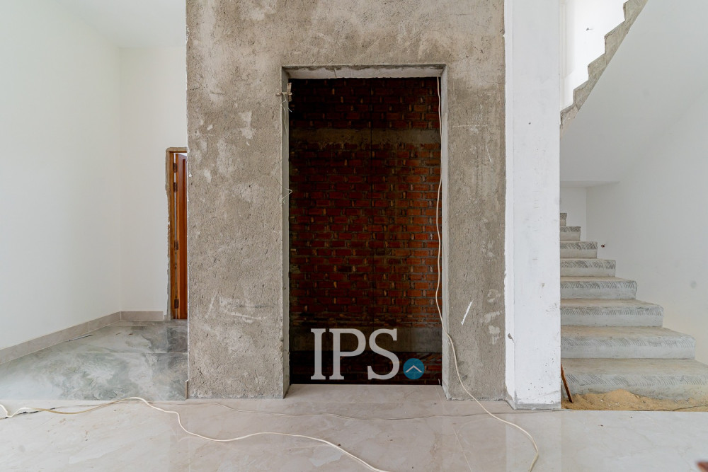 4 Bedroom Villa For Sale - Tonle Bassac, Phnom Penh - Image 31