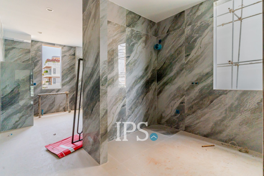 4 Bedroom Villa For Sale - Tonle Bassac, Phnom Penh