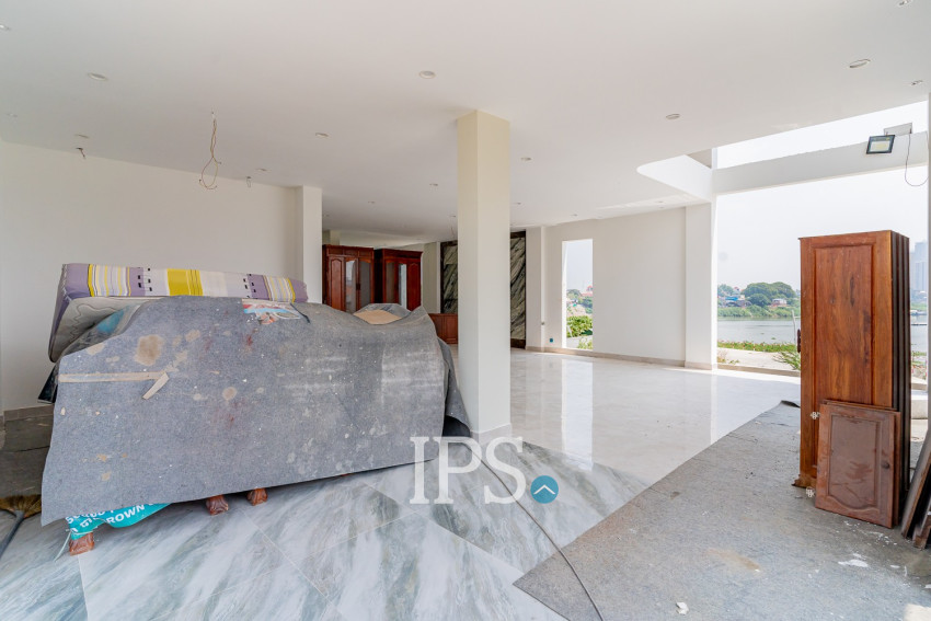 4 Bedroom Villa For Sale - Tonle Bassac, Phnom Penh