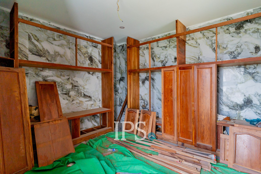 4 Bedroom Villa For Sale - Tonle Bassac, Phnom Penh