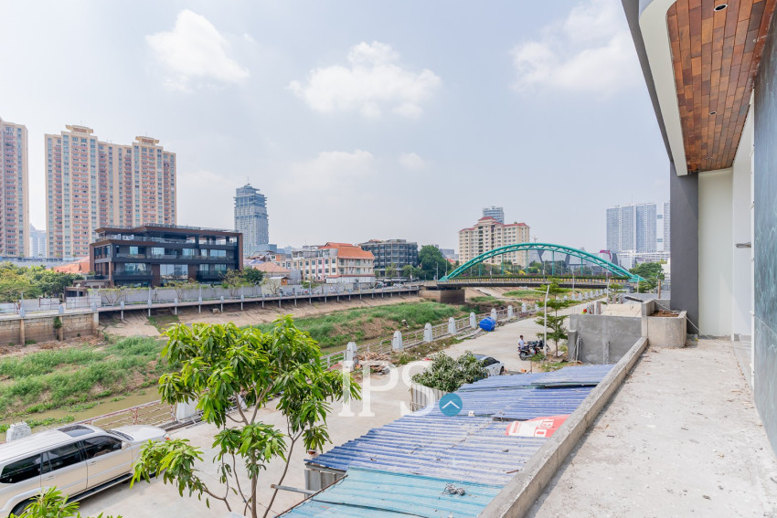 4 Bedroom Villa For Sale - Tonle Bassac, Phnom Penh