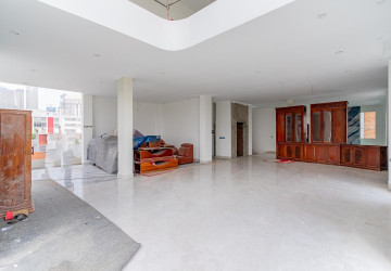 4 Bedroom Villa For Sale - Tonle Bassac, Phnom Penh thumbnail