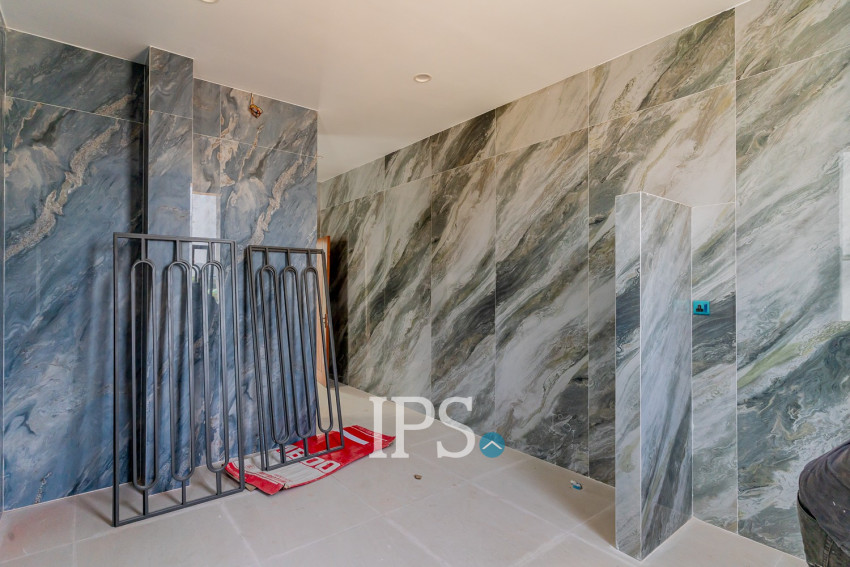 4 Bedroom Villa For Sale - Tonle Bassac, Phnom Penh