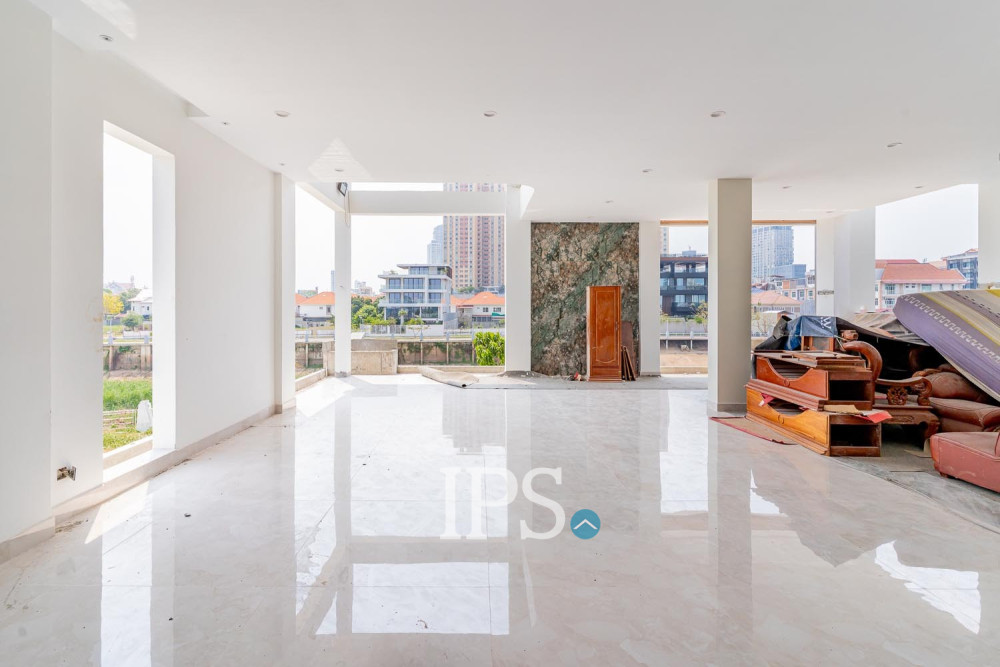 4 Bedroom Villa For Sale - Tonle Bassac, Phnom Penh - Image 7