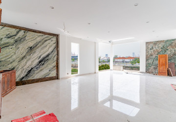 4 Bedroom Villa For Sale - Tonle Bassac, Phnom Penh thumbnail