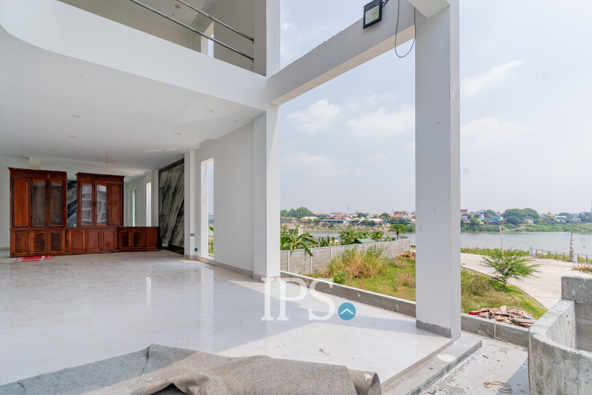 4 Bedroom Villa For Sale - Tonle Bassac, Phnom Penh