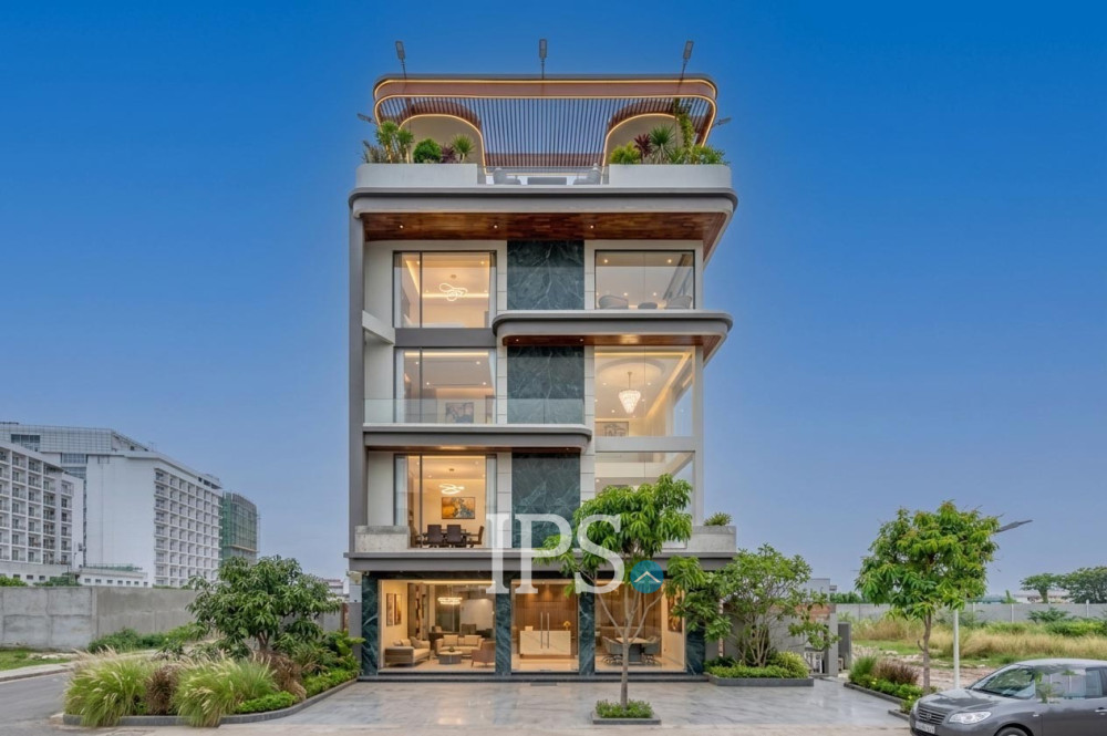 4 Bedroom Villa For Sale - Tonle Bassac, Phnom Penh
