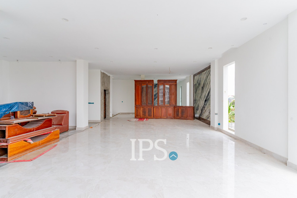 4 Bedroom Villa For Sale - Tonle Bassac, Phnom Penh - Image 3