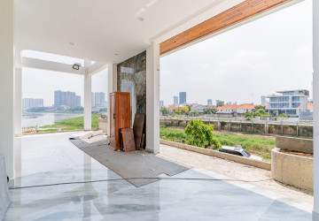 4 Bedroom Villa For Sale - Tonle Bassac, Phnom Penh thumbnail