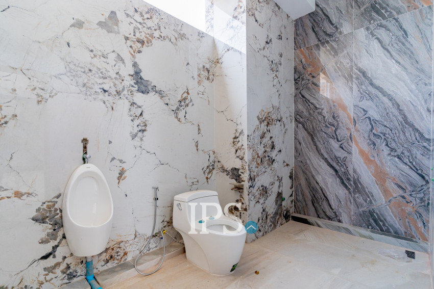 4 Bedroom Villa For Sale - Tonle Bassac, Phnom Penh