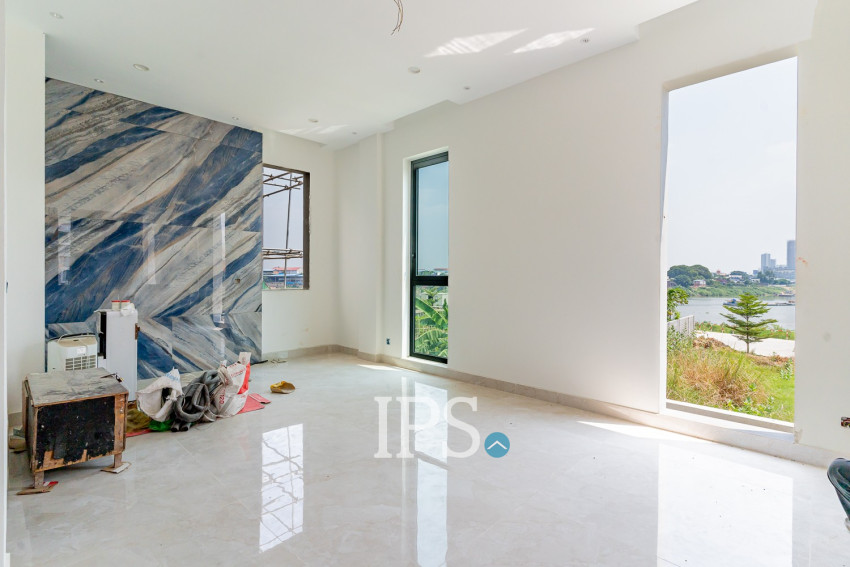 4 Bedroom Villa For Sale - Tonle Bassac, Phnom Penh
