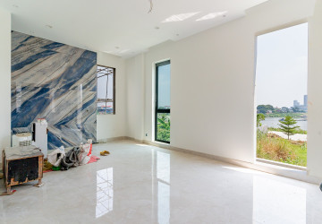 4 Bedroom Villa For Sale - Tonle Bassac, Phnom Penh thumbnail
