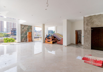 4 Bedroom Villa For Sale - Tonle Bassac, Phnom Penh thumbnail