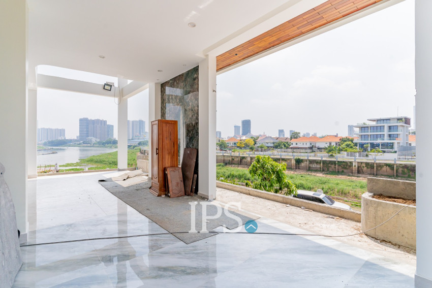 4 Bedroom Villa For Sale - Tonle Bassac, Phnom Penh